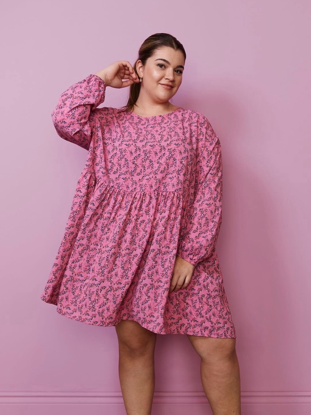 Plus-Size Pink Floral Mini Dress with Long Sleeves